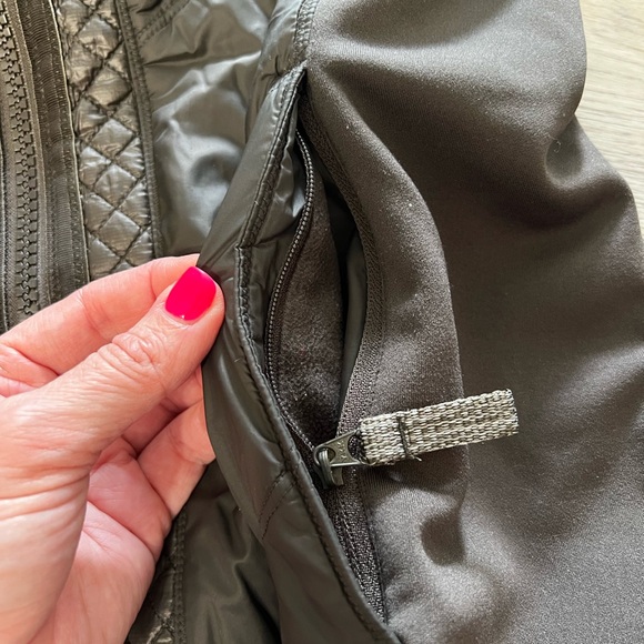 Athleta Rock Ridge PrimaLoft Jacket, Black SIZE XS - Picture 6 of 8